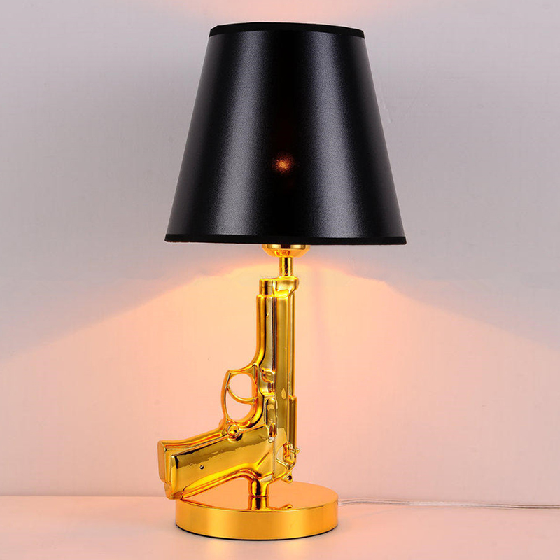 Floor Lamp Arched - Pozłacana lampa biurkowa z pistoletem AK47